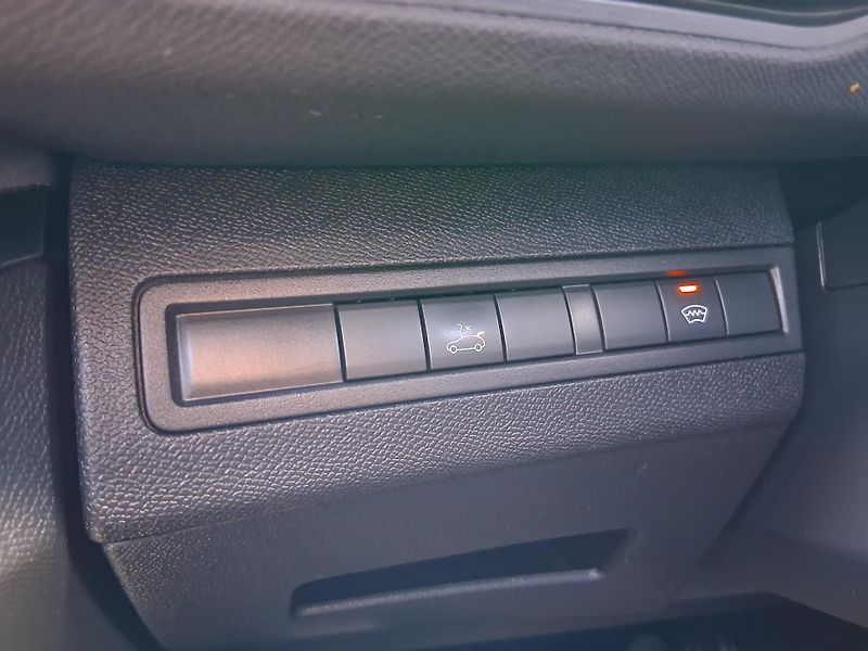Peugeot 5008 GT 2.0 BlueHDi 130 kW - fotka 23 z 31