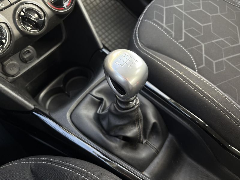 Peugeot 2008 1.2 PureTech 110k ACTIVE - fotka 18 z 19