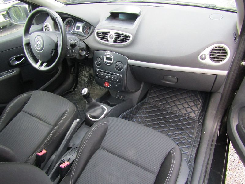 Renault Clio (2013) 1.2i 55kW  ZIMNÍ PNEU - fotka 14 z 34