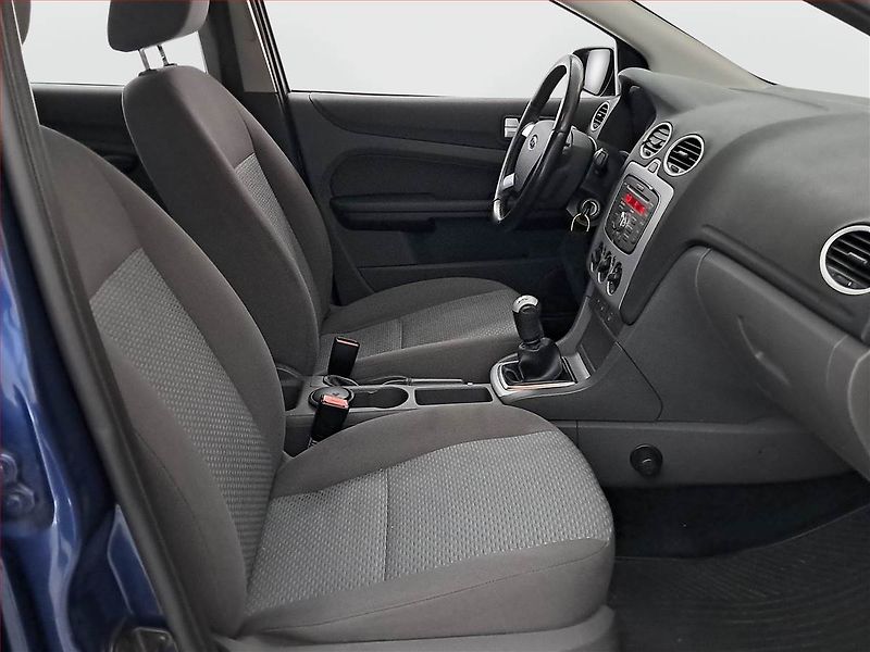 Ford Focus (2007) 1.6 16V, slušný stav - fotka 9 z 17