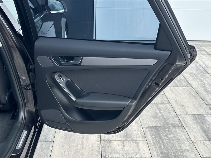 Audi A4 3,0 TDI 204PS  Ambiente A/T - fotka 20 z 53