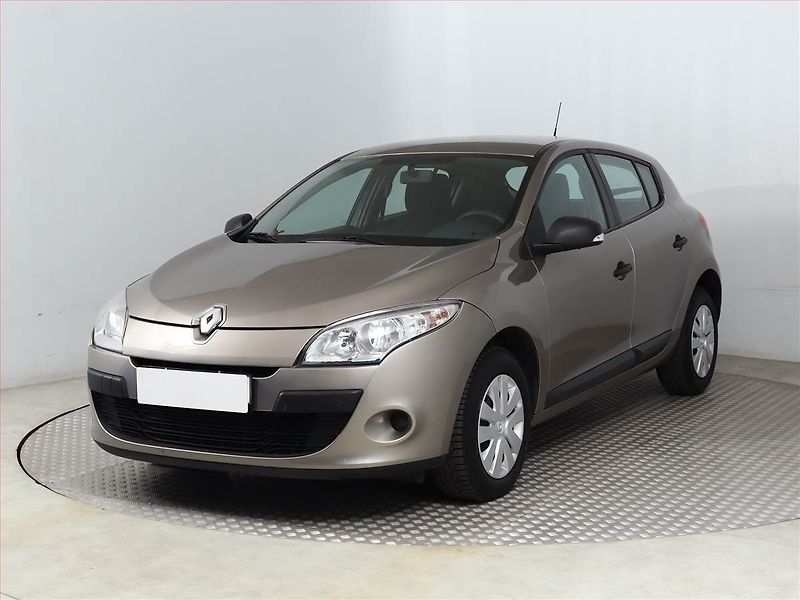 Renault Mégane (2011) 1.6 16V, Serv.kniha, Tempomat - fotka 2 z 14