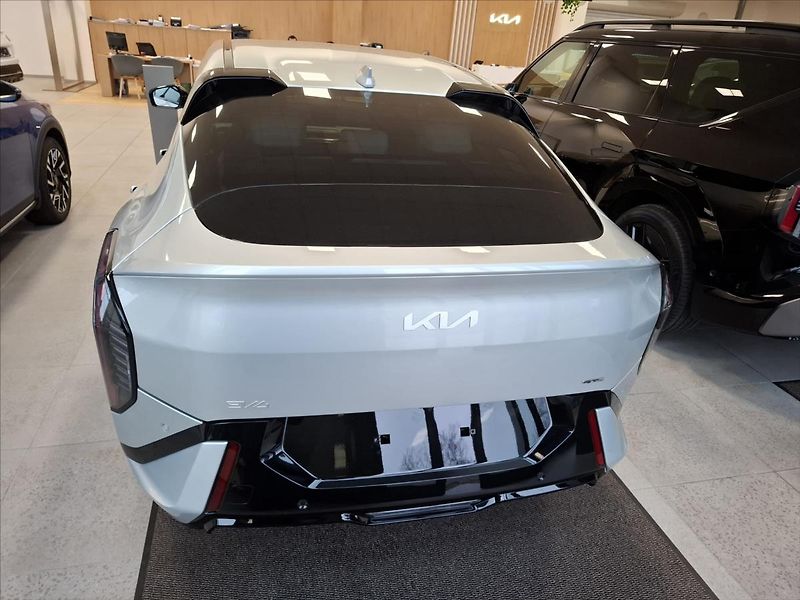 Kia EV4 GT-LINE 150 KW V2L 2025 - fotka 2 z 8