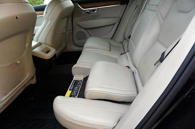 Volvo V90 (2019) INSCRIPTION POLESTAR 2,0 D5 17 - fotka 25 z 53