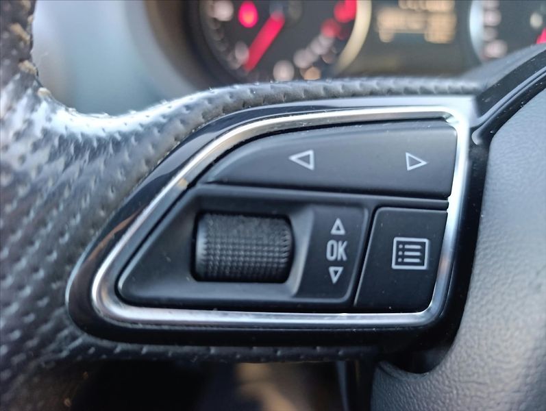 Audi A3 2,0 TDi S-Line Navi,Bi-xenon - fotka 27 z 39