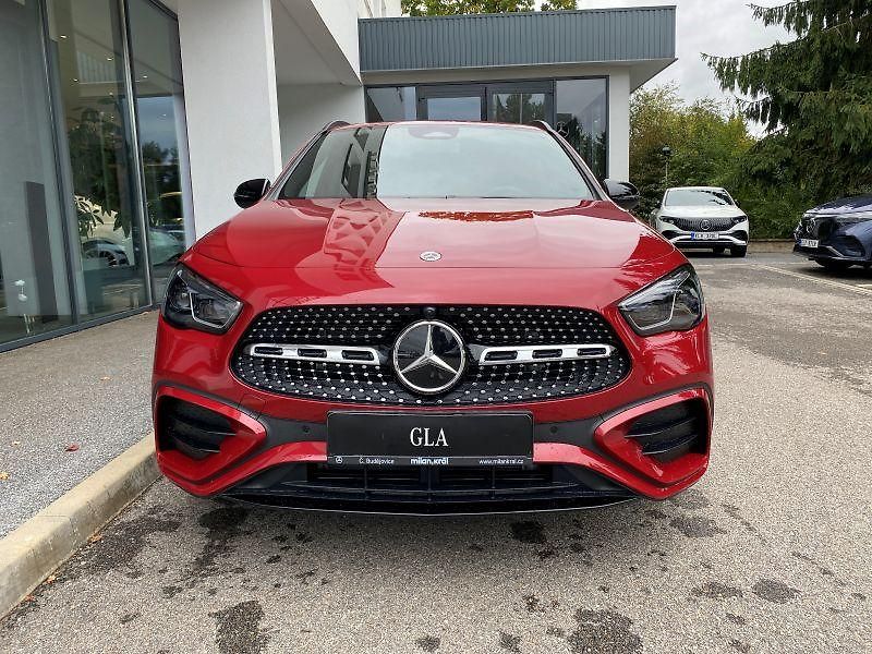 Mercedes-Benz GLA (2026) GLA 200 d 4M náhradní vůz - fotka 2 z 8