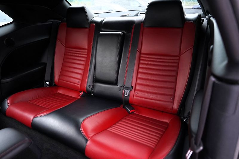 Dodge Challenger 5.7L V8 Hemi/Shaker/kůže/375 P - fotka 29 z 41