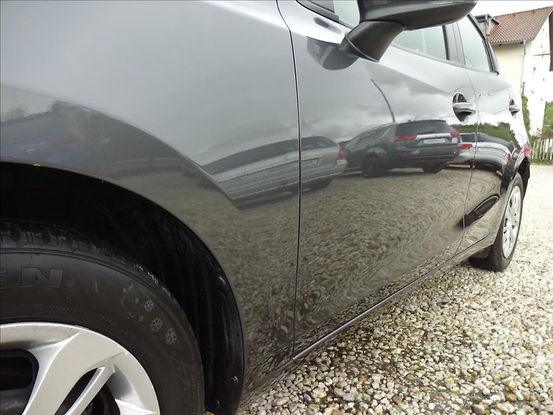 Mazda 2 1,5 i SKYACTIVE - fotka 13 z 48