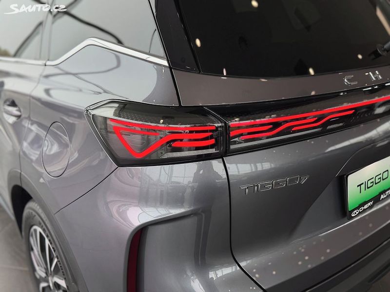 Chery Tiggo 7 PHEV UNIQUE 1,5 T-GDI - fotka 10 z 17