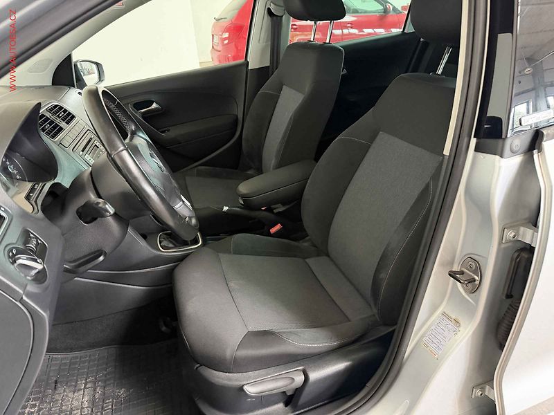 Volkswagen Polo (2012) 1.2 TSi, Style, výhřev sed - fotka 9 z 15