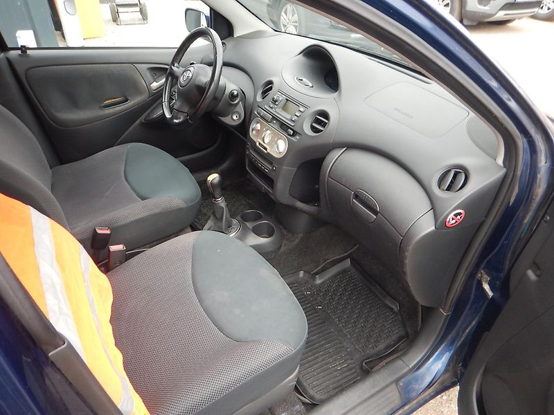 Toyota Yaris 1.0 VVTi, KLIMA - fotka 13 z 20
