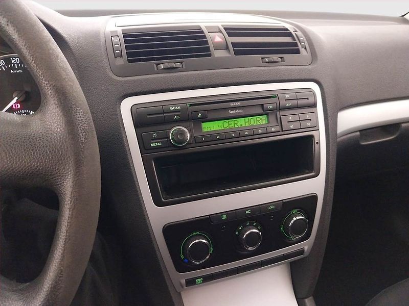 Škoda Octavia (2009) Ambiente 1.9 TDI 4x4, 4X4 - fotka 12 z 16