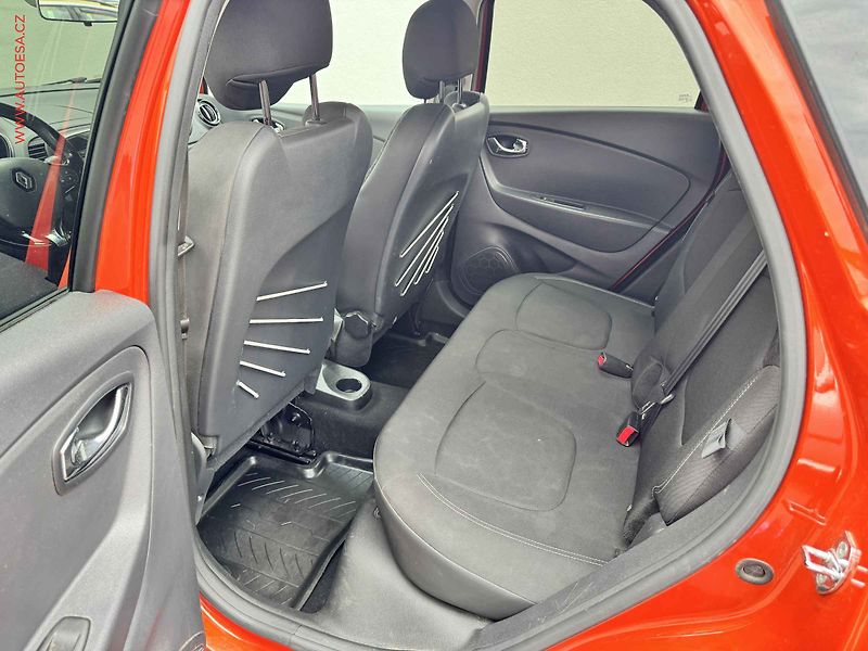 Renault Captur (2017) 0.9 TCe, ČR, AC, TZ, park - fotka 10 z 16