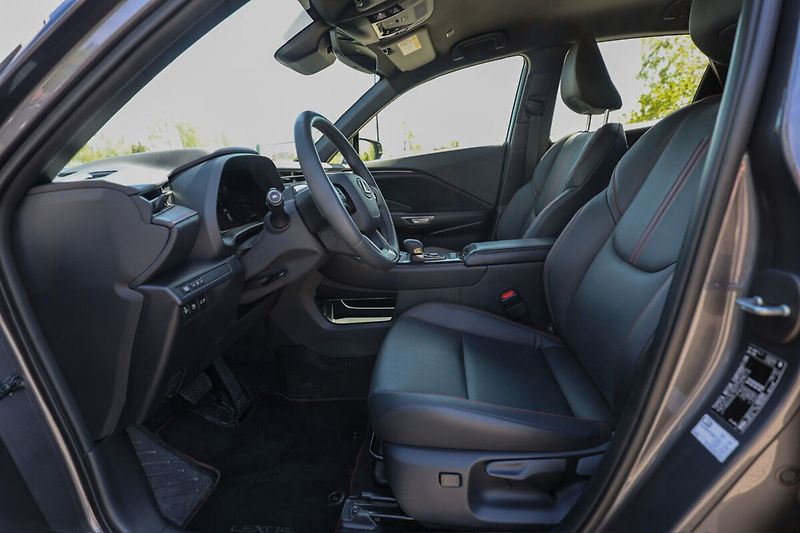 Lexus LBX 1,5 HEV ELEGANT TECH - fotka 7 z 22