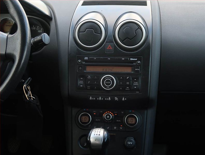 Nissan Qashqai (2007) 1.6, po STK, Tažné - fotka 12 z 15