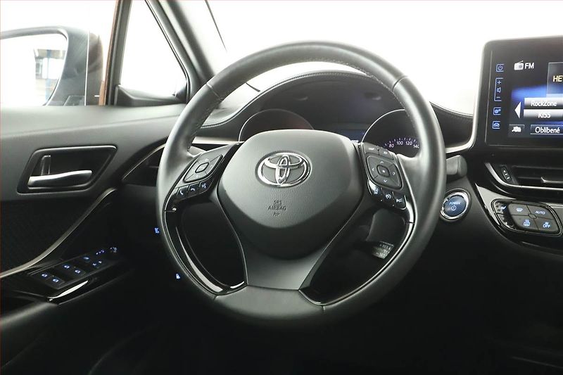 Toyota C-HR (2019) 1.8 Hybrid - fotka 13 z 15