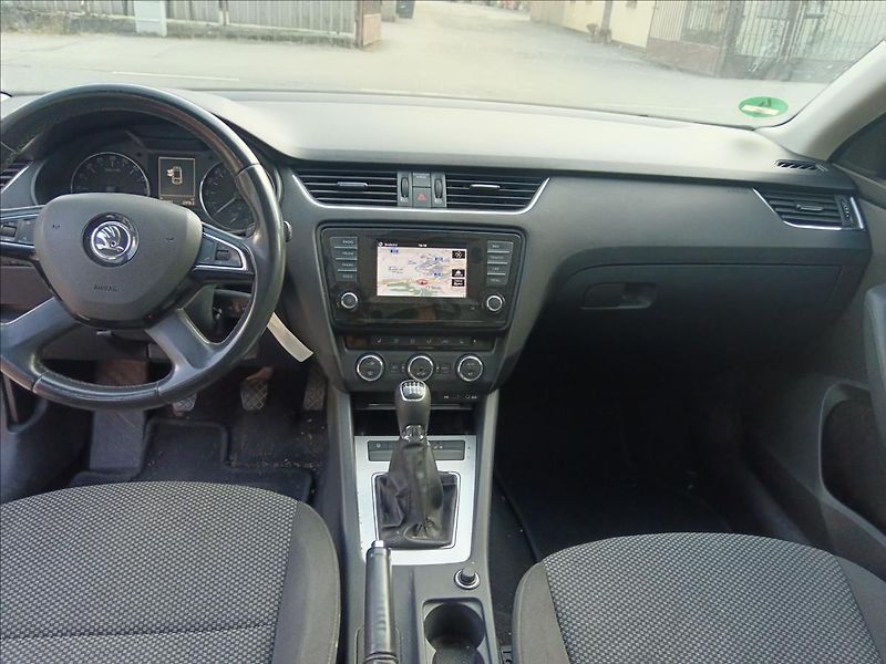 Škoda Octavia 2,0 TDi kombi  Ambition - fotka 16 z 20