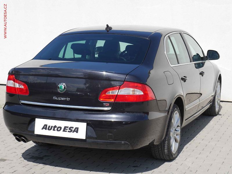 Škoda Superb (2012) 2.0TDi, 2.maj,ČR, DSG, bixen - fotka 4 z 20