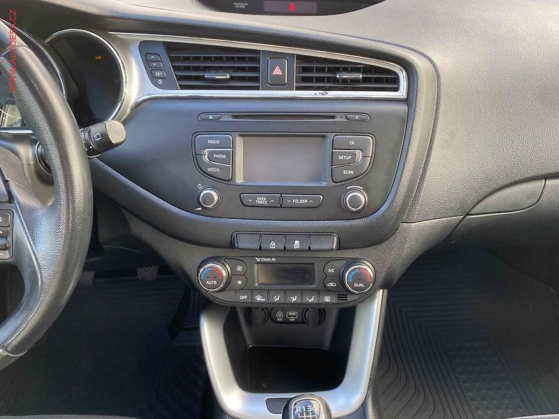 Kia Ceed (2016) 1.6CRDi, ČR, Klima - fotka 12 z 17