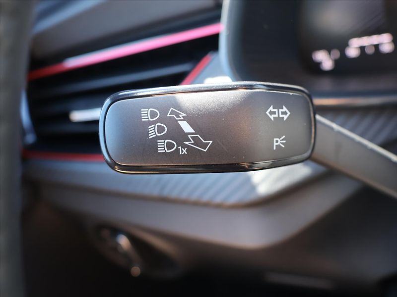 Škoda Kamiq 1,5 TSi Monte Carlo DSG 1maj. - fotka 12 z 30