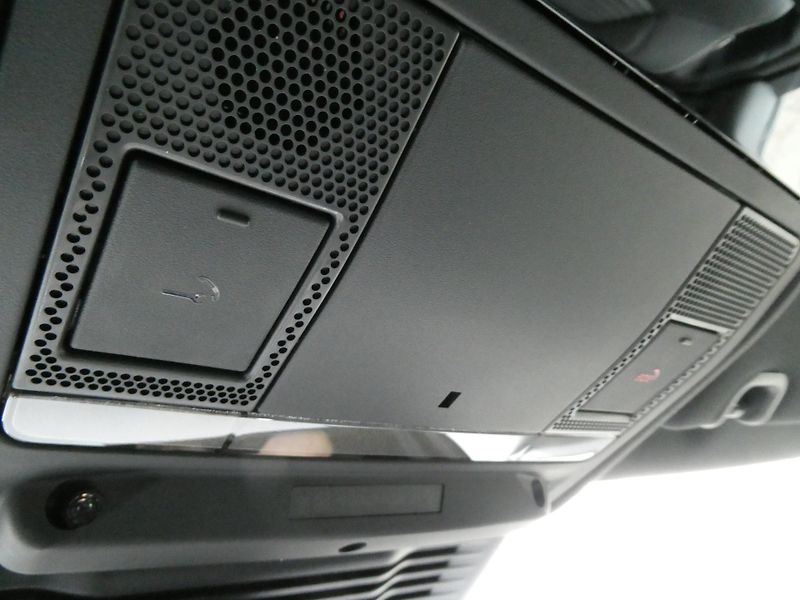 Land Rover Discovery 5 3,0  S D250 - fotka 32 z 36