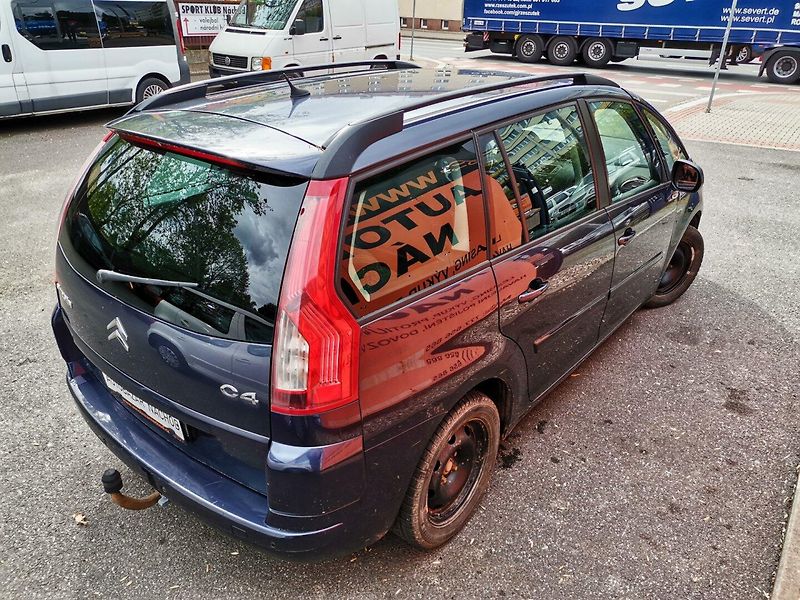 Citroën C4 Picasso (2009) 2.0HDi 100kw Automat 7míst - fotka 26 z 28