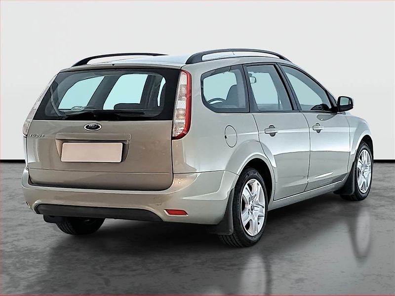 Ford Focus (2010) 1.6 16V - fotka 5 z 15