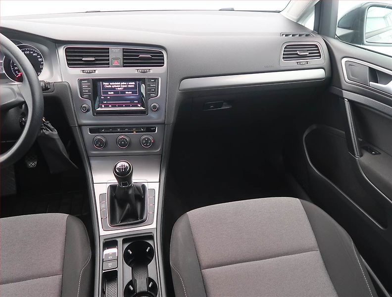 Volkswagen Golf (2014) 1.6 TDI, Serv.kniha, Navi - fotka 8 z 13