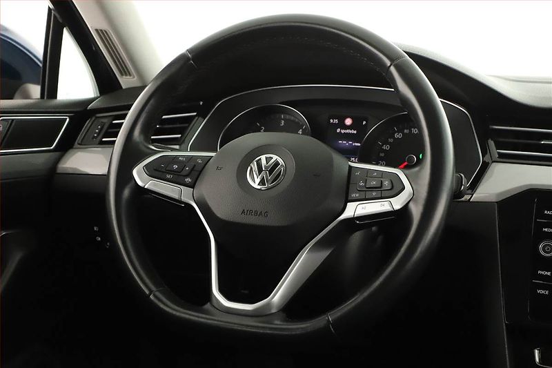 Volkswagen Passat (2019) 2.0 TDI, Automat, Navi - fotka 8 z 17
