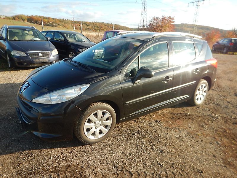 Peugeot 207 1.4 i 70 kw - fotka 2 z 13