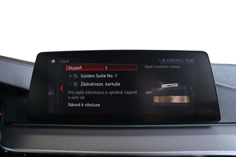 BMW Řada 5 530d xDrive Limousine - fotka 19 z 30