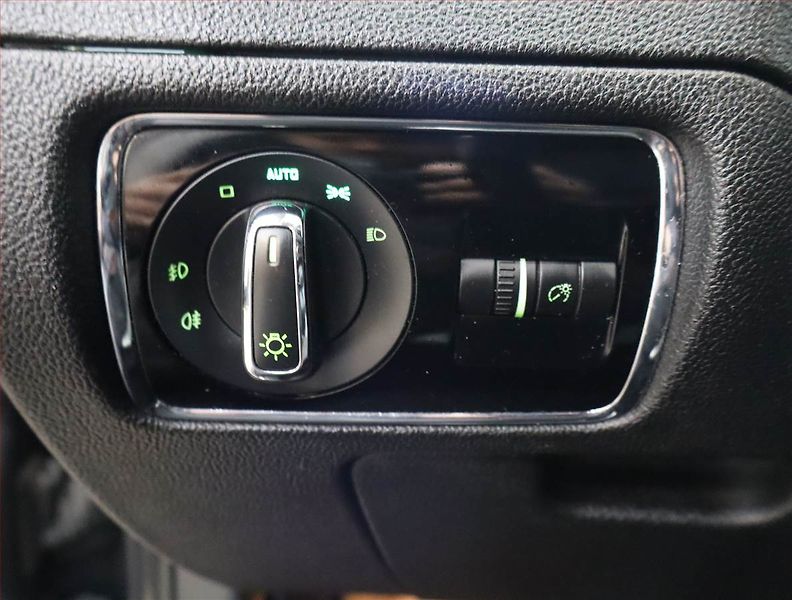 Škoda Superb (2009) Ambiente 2.0 TDI, Xenony - fotka 18 z 20