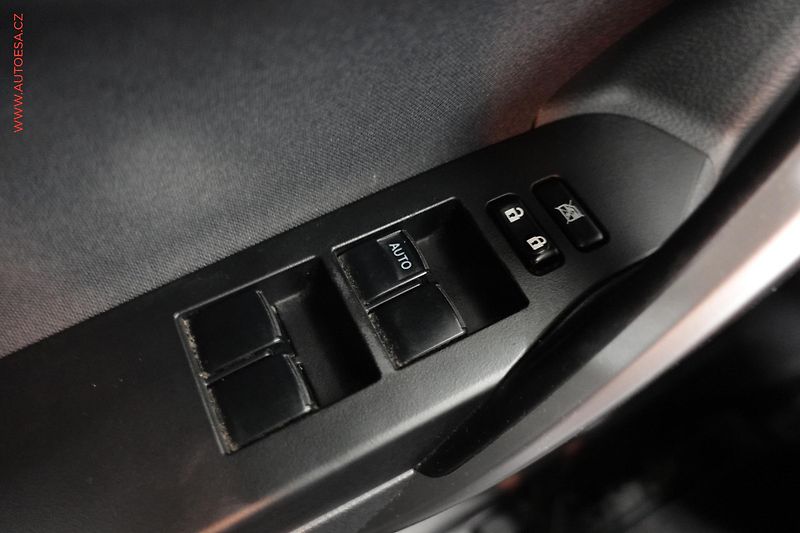 Toyota Auris (2015) 1.4D, 1.maj,ČR, autoAC - fotka 14 z 21