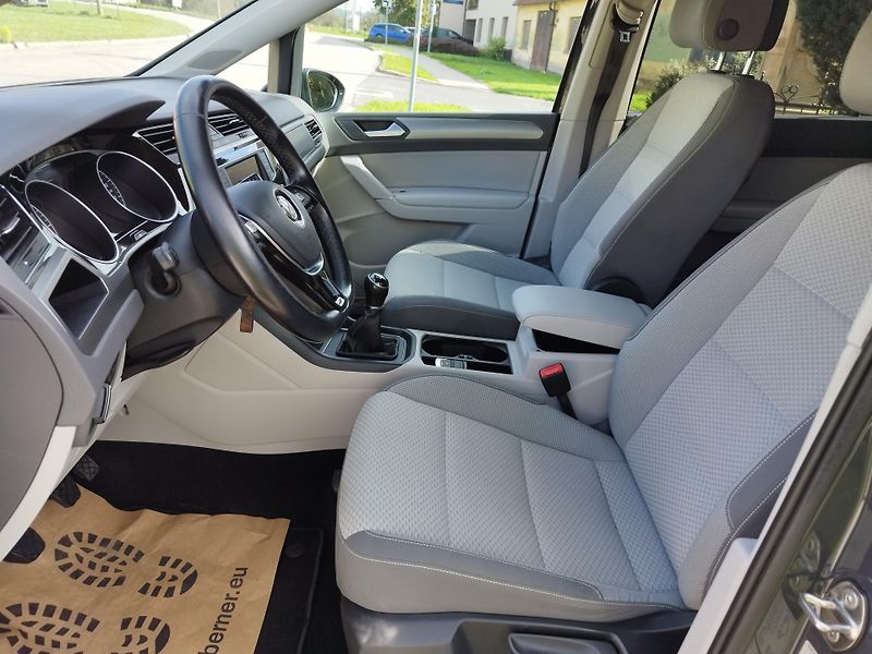 Volkswagen Touran 1,6 TDI  - fotka 10 z 29