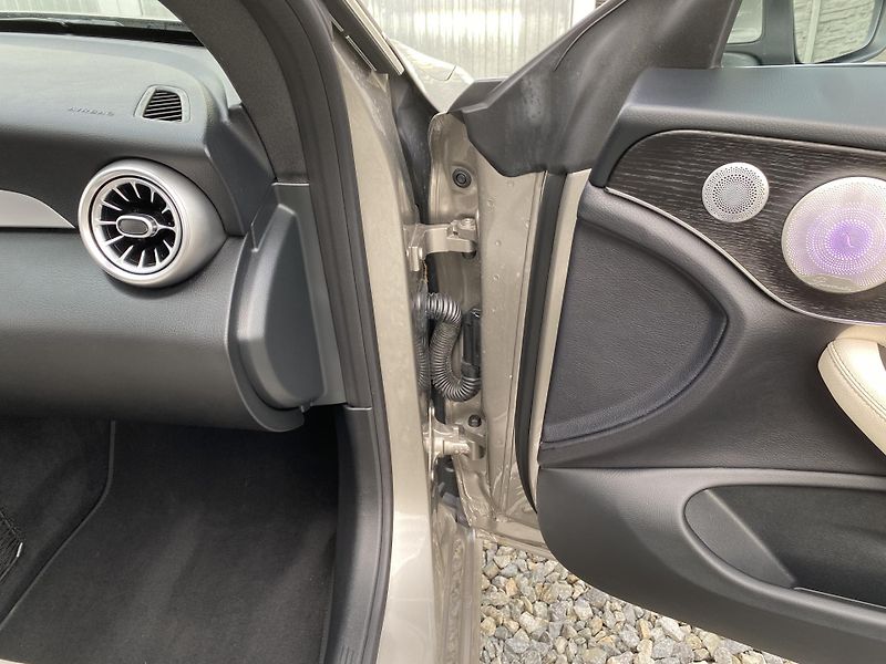 Mercedes-Benz Třídy C C 400 COUPE 4MATIC 51.000KM - fotka 111 z 149