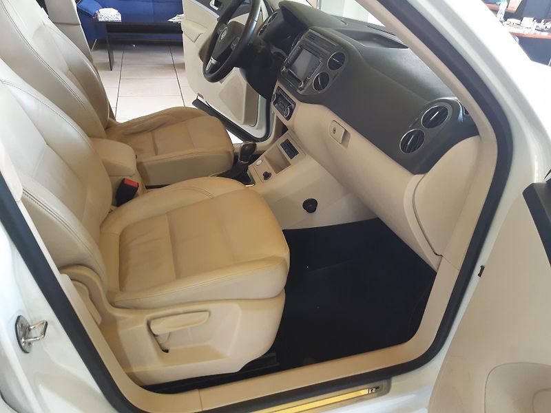 Volkswagen Tiguan 2.0 TSI 4x4 R-LINE  - fotka 21 z 26