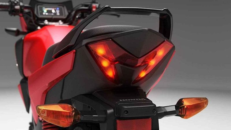 Honda CB125F je oblíbenou volbou začínajících motorkářů už od roku 2015.