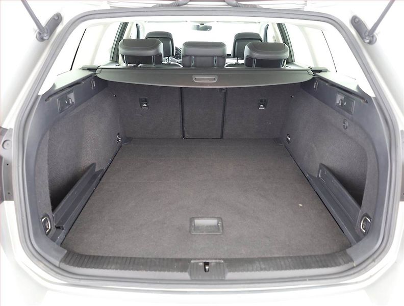 Volkswagen Passat (2015) Highline 2.0 TDI, Automat - fotka 14 z 15