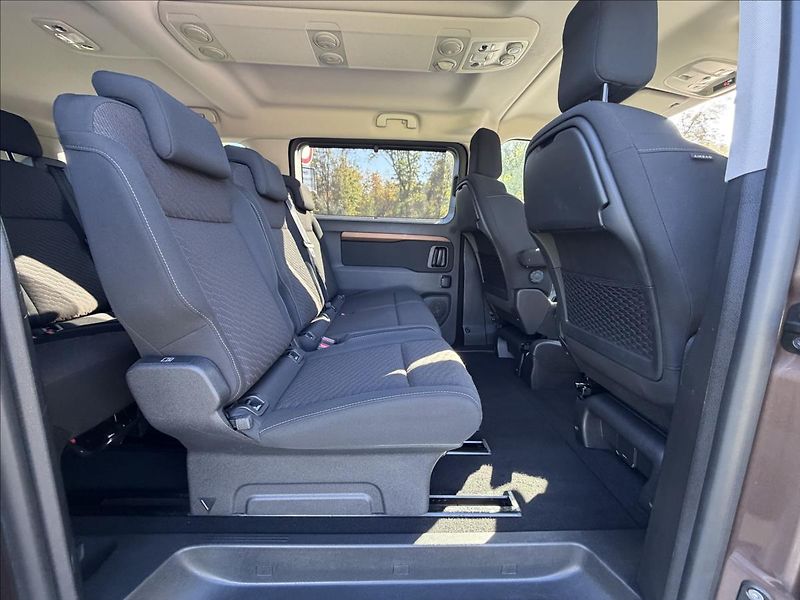 Toyota ProAce Verso 2,0 D-4D 130kW L2 Family AUT C - fotka 17 z 20