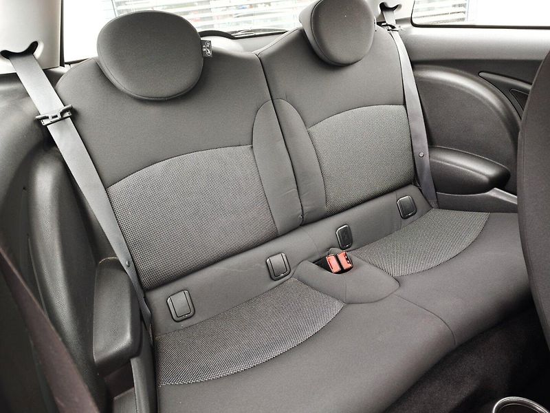 Mini Cooper (2009) ONE 1,4i 70Kw - fotka 13 z 25