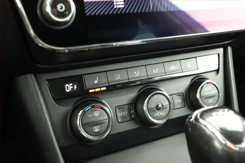Škoda Superb (2015) 2.0 TDI, Automat, Navi - fotka 12 z 16