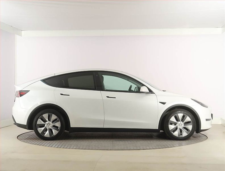 Tesla Model Y (2023) Long Range AWD 79kWh, SoH 92% - fotka 6 z 31