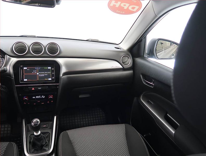 Suzuki Vitara (2019) Premium 1.4 BoosterJet, 4X4 - fotka 8 z 21