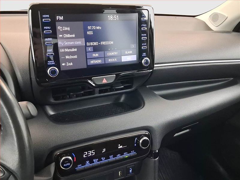 Toyota Yaris (2023) 1.5 VVT-i Hybrid - fotka 12 z 22