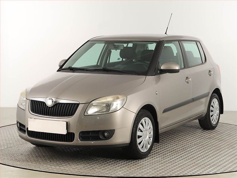 Škoda Fabia (2008) Ambiente 1.4 16V - fotka 2 z 15