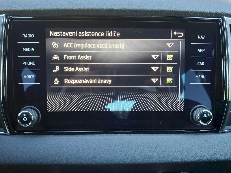 Škoda Karoq (2020) Style DSG 1,5TSi 110kW - fotka 25 z 35