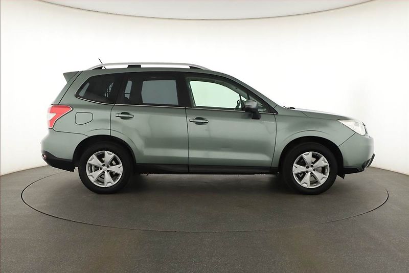 Subaru Forester (2014) 2.0 d, 4X4, Xenony, Tempomat - fotka 6 z 14