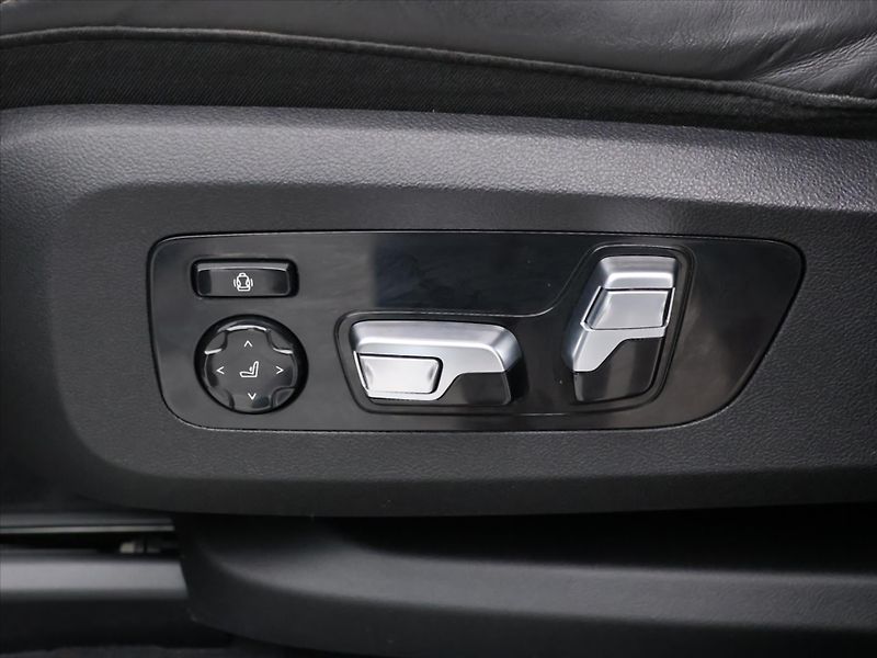 BMW X5 3,0 M50d 294kW CZ DPH FULL SER - fotka 16 z 38