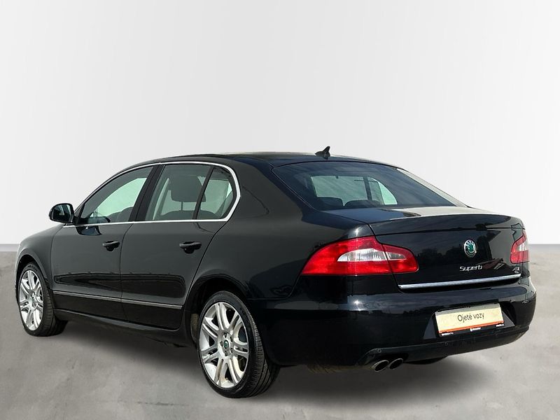 Škoda Superb ELEGANCE - fotka 15 z 29