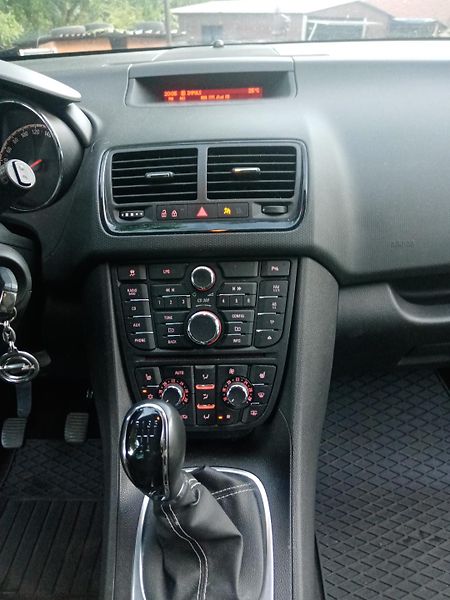 Opel Meriva 1.4 LPG 88 KW - fotka 13 z 19